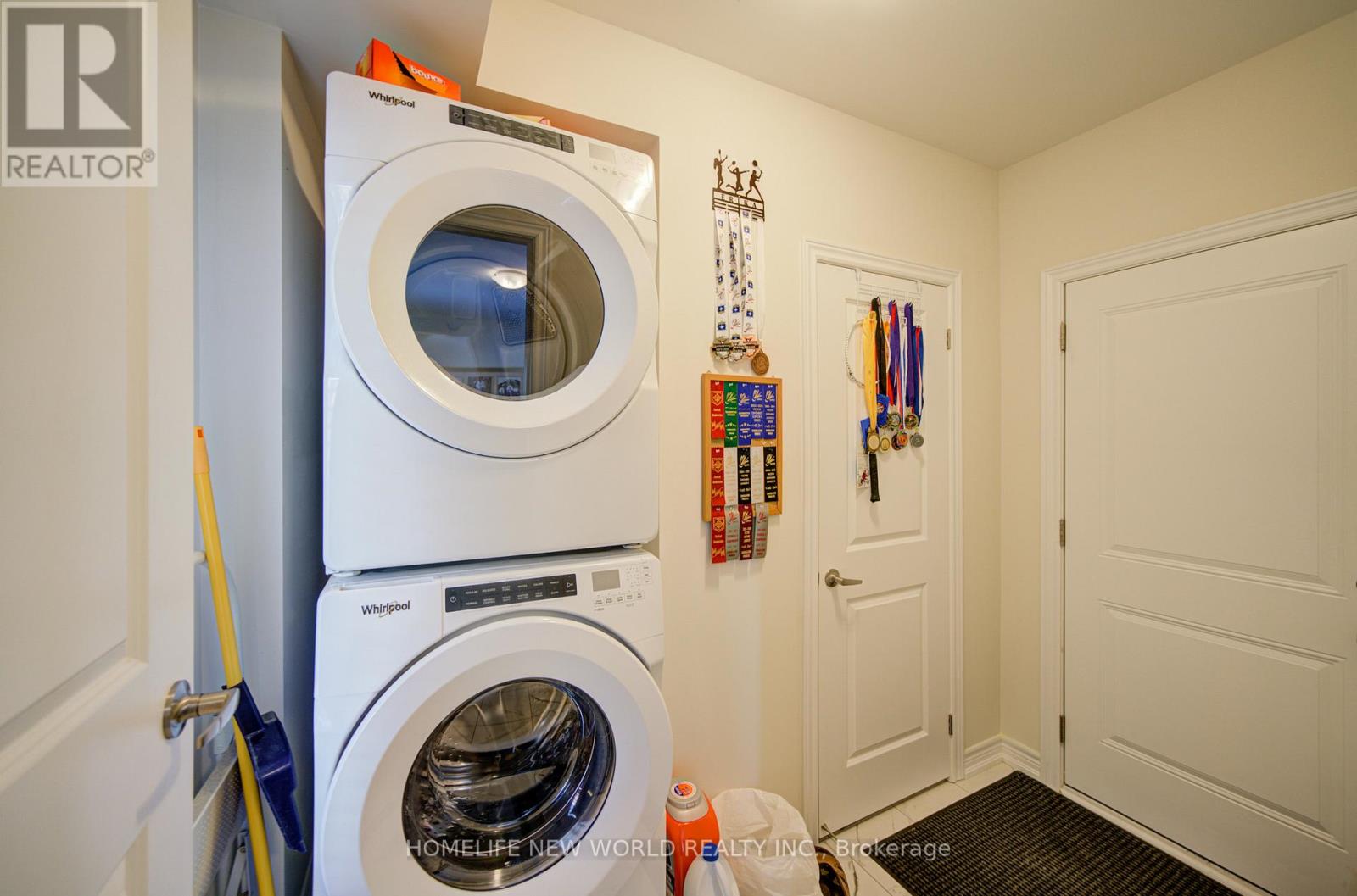 46 Elkington Crescent, Whitby, Ontario  L1P 0L7 - Photo 10 - E12707896