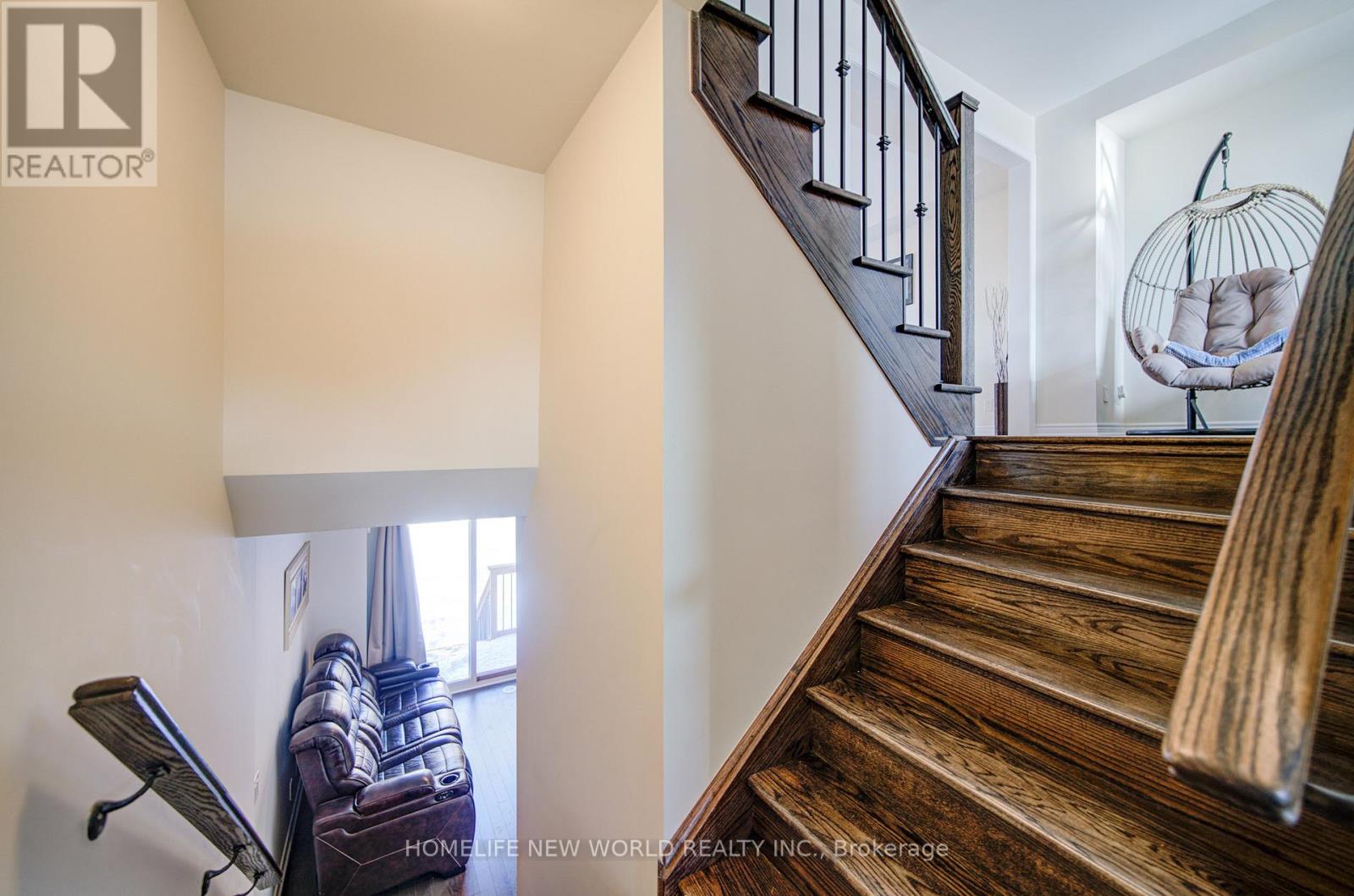 46 Elkington Crescent, Whitby, Ontario  L1P 0L7 - Photo 5 - E12707896