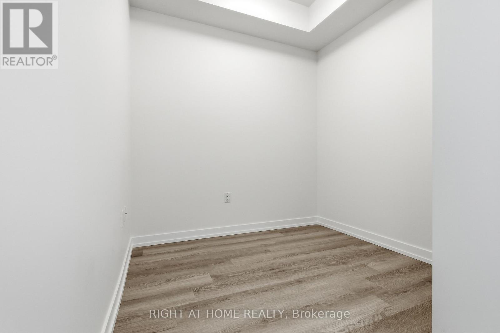 334 - 125 Shoreview Place, Hamilton, Ontario  L8E 0K3 - Photo 7 - X12707900