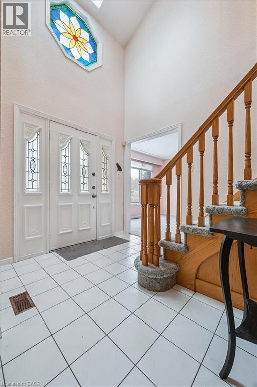 18 Woodview Court, Kitchener, Ontario  N2A 3E6 - Photo 3 - 40796298