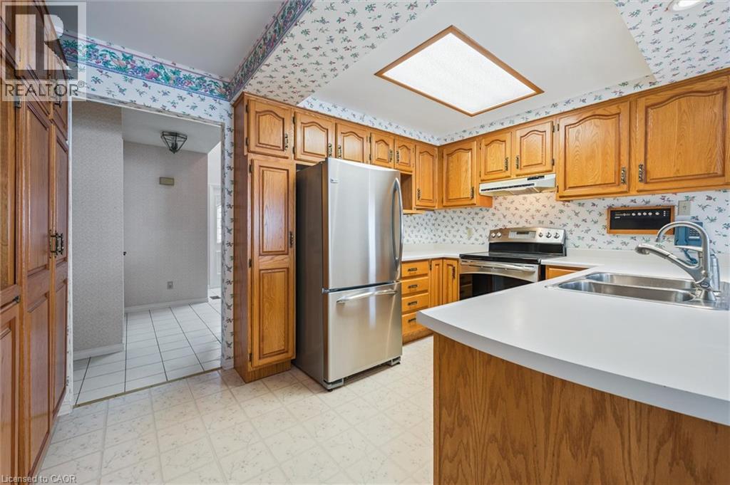 18 Woodview Court, Kitchener, Ontario  N2A 3E6 - Photo 7 - 40796298