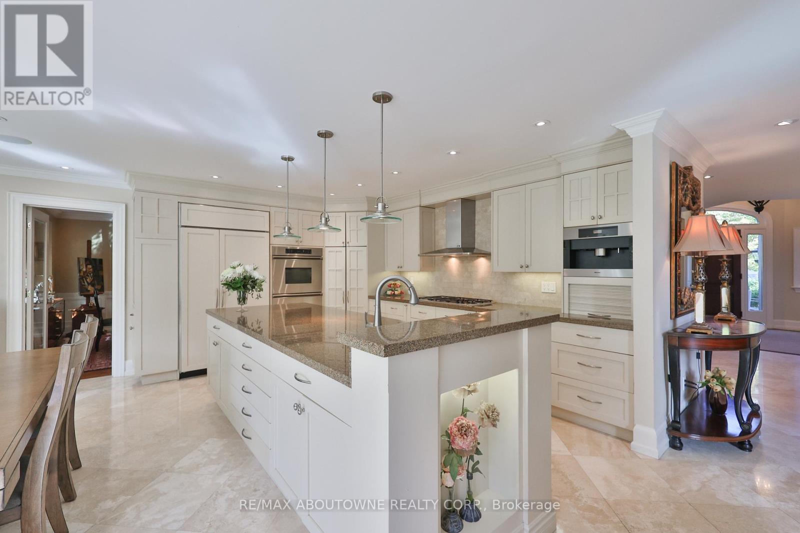 342 Pomona Avenue, Burlington, Ontario  L7N 1T5 - Photo 11 - W12466088