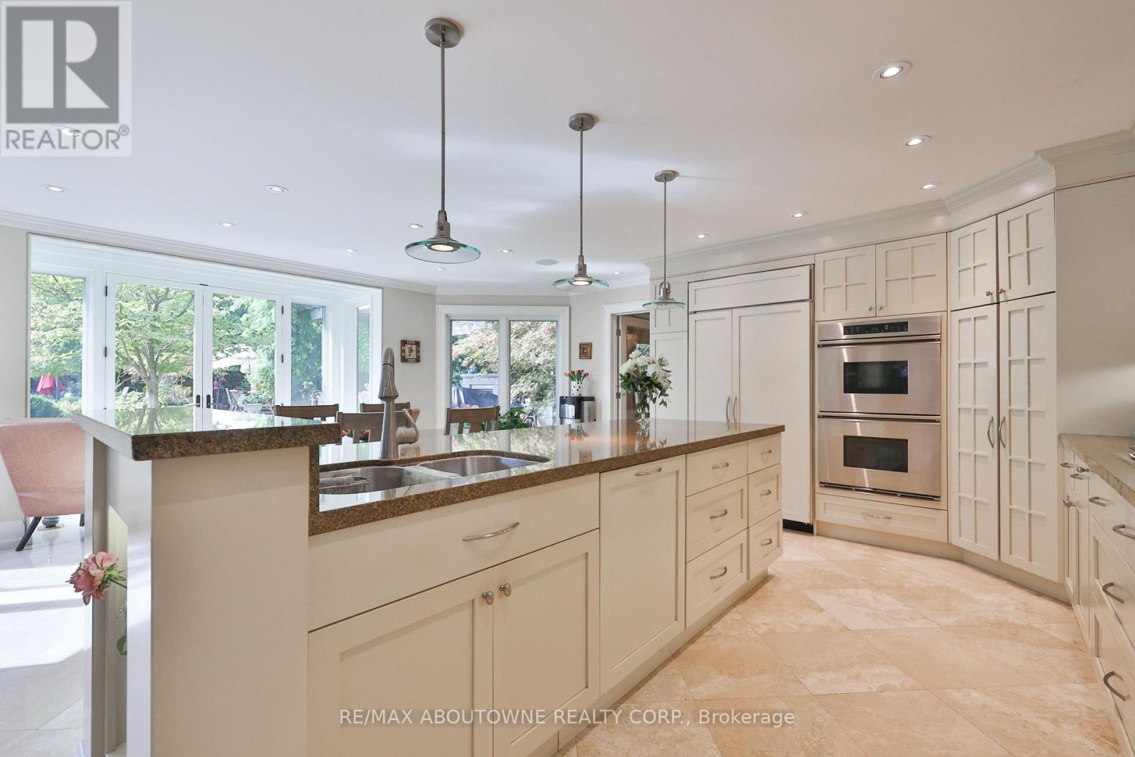 342 Pomona Avenue, Burlington, Ontario  L7N 1T5 - Photo 13 - W12466088