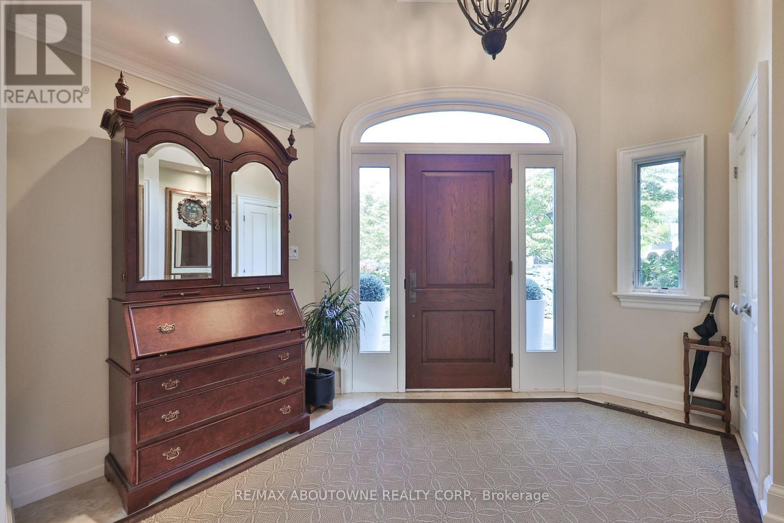 342 Pomona Avenue, Burlington, Ontario  L7N 1T5 - Photo 4 - W12466088