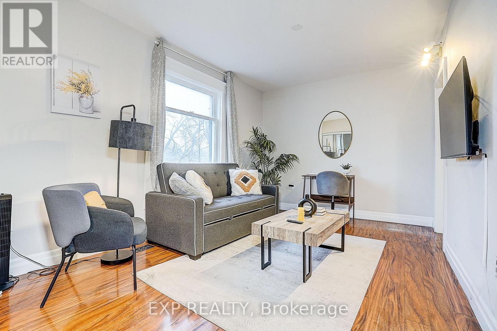 12 Vincent Street, Newmarket, Ontario  L3Y 4G2 - Photo 5 - N12707968