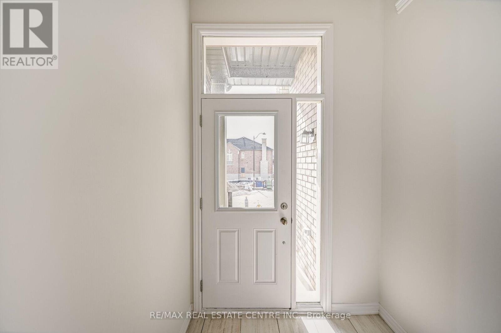 65 Gemma Place, Brampton, Ontario  L6Z 0J6 - Photo 2 - W12707910