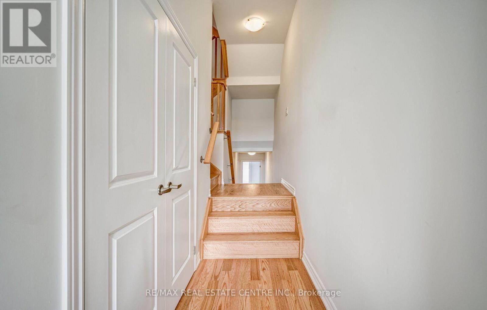 65 Gemma Place, Brampton, Ontario  L6Z 0J6 - Photo 3 - W12707910