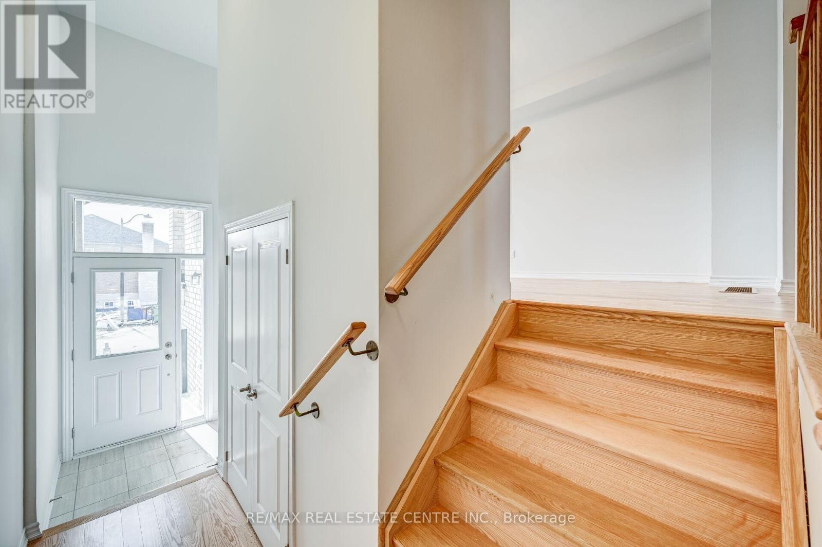 65 Gemma Place, Brampton, Ontario  L6Z 0J6 - Photo 4 - W12707910