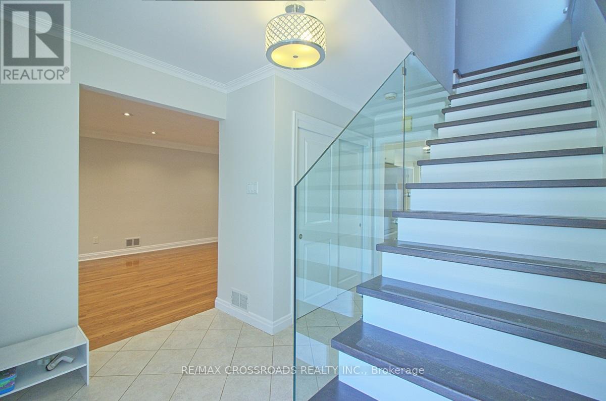 39a Wilmar Road, Toronto, Ontario  M9B 3R8 - Photo 9 - W12707916