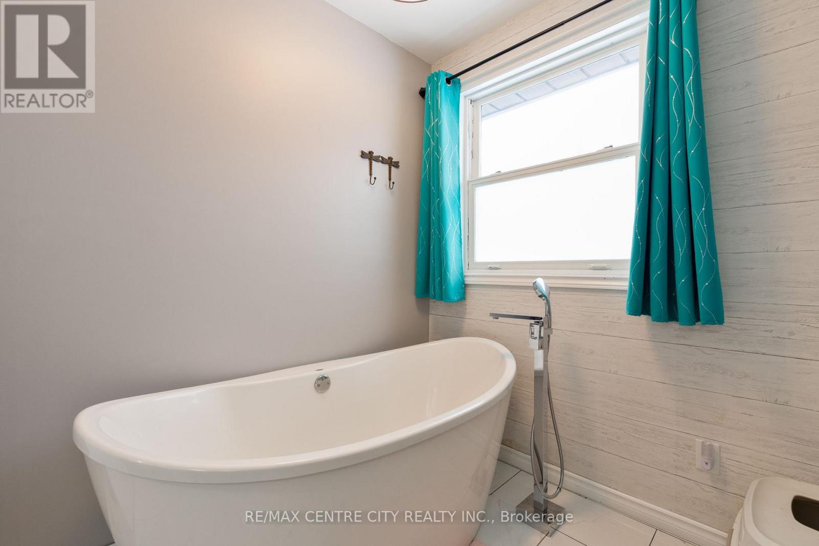 245 Elm Street W, Chatham-Kent, Ontario  N0P 1C0 - Photo 19 - X12708092