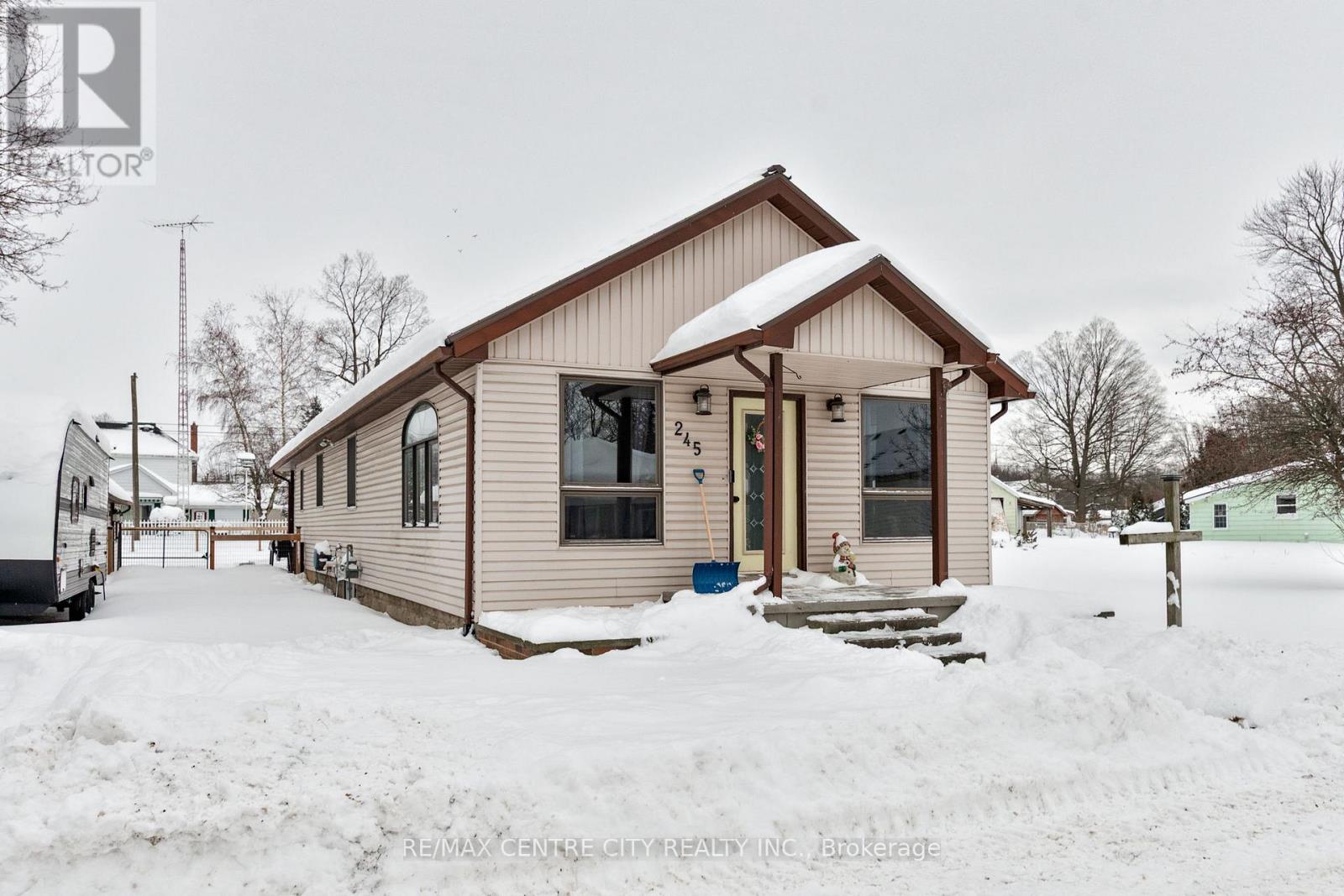 245 Elm Street W, Chatham-Kent, Ontario  N0P 1C0 - Photo 2 - X12708092