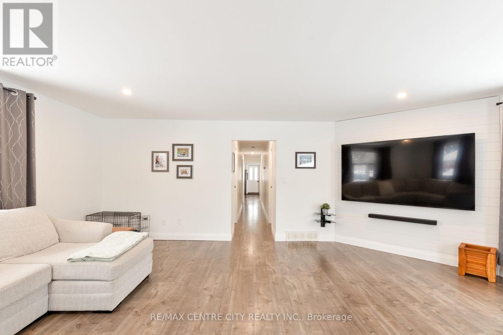 245 Elm Street W, Chatham-Kent, Ontario  N0P 1C0 - Photo 8 - X12708092