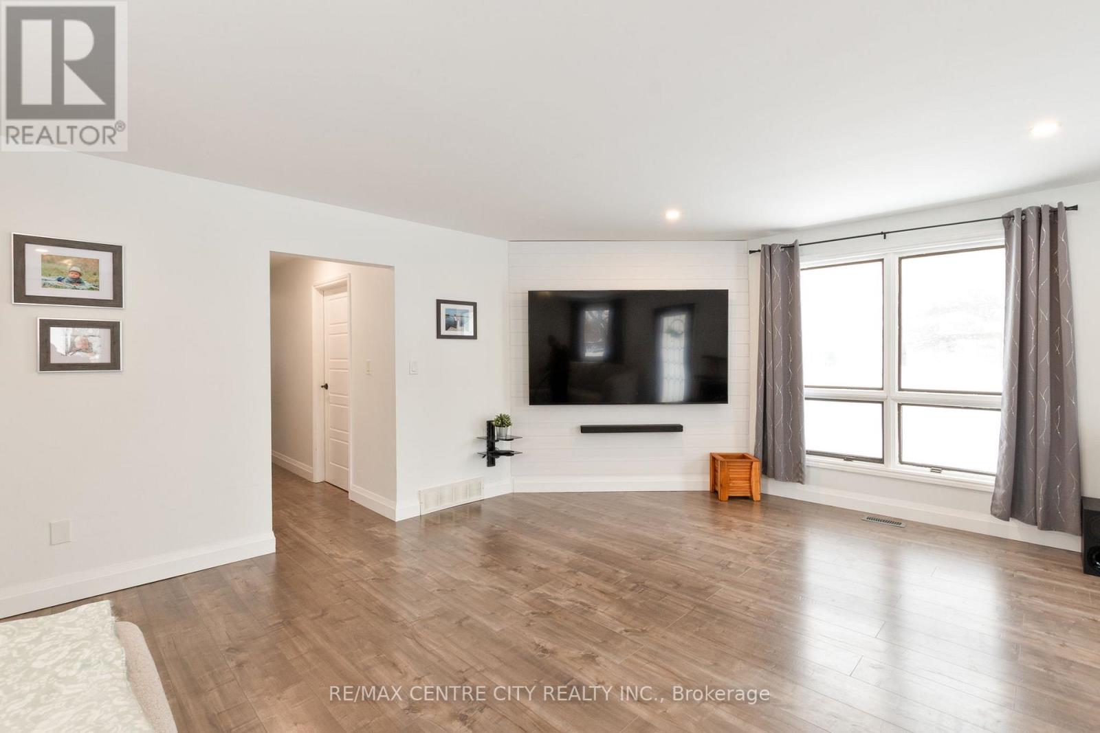 245 Elm Street W, Chatham-Kent, Ontario  N0P 1C0 - Photo 9 - X12708092