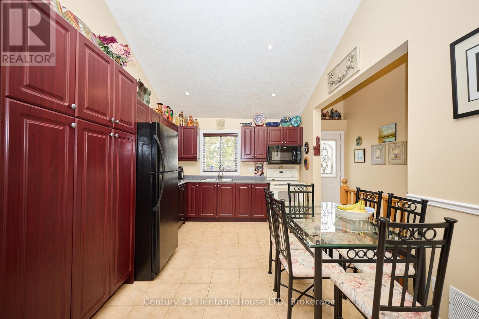 222 Dorchester Drive, Grimsby (Grimsby East), Ontario  L3M 5K8 - Photo 11 - X12708034