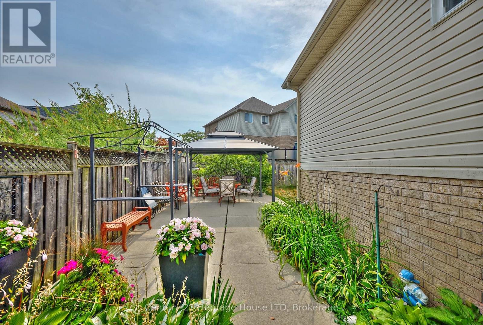 222 Dorchester Drive, Grimsby (Grimsby East), Ontario  L3M 5K8 - Photo 39 - X12708034