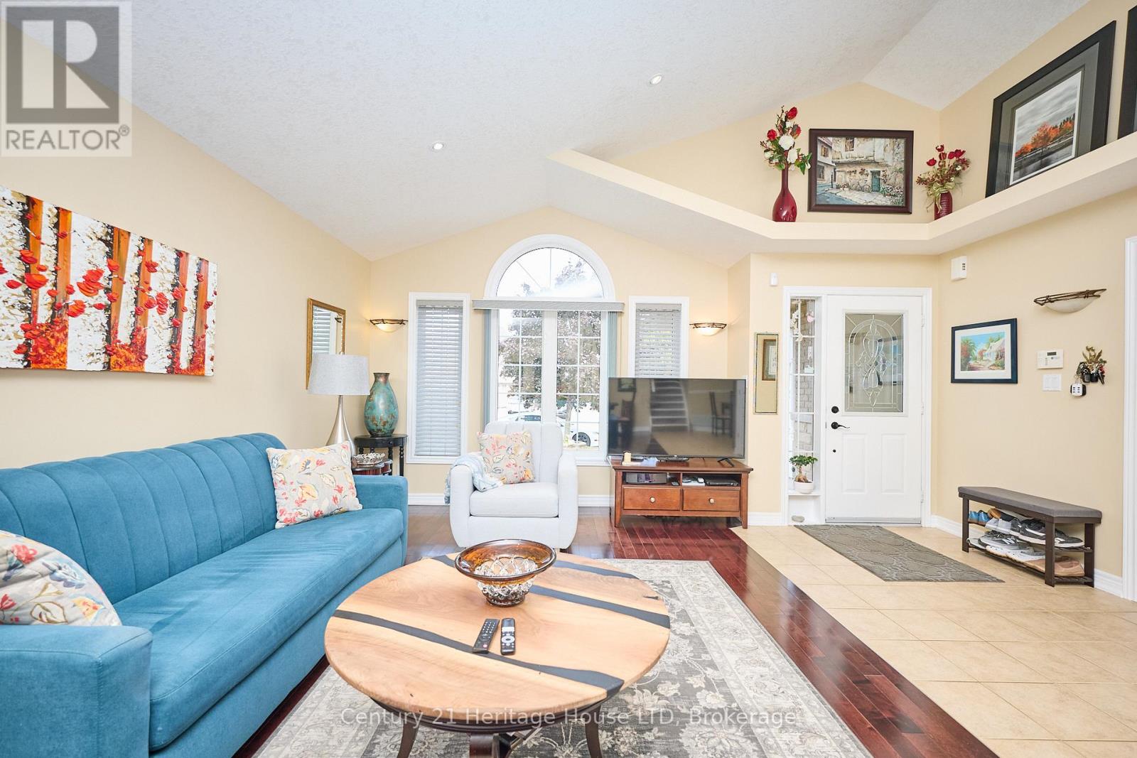 222 Dorchester Drive, Grimsby (Grimsby East), Ontario  L3M 5K8 - Photo 8 - X12708034