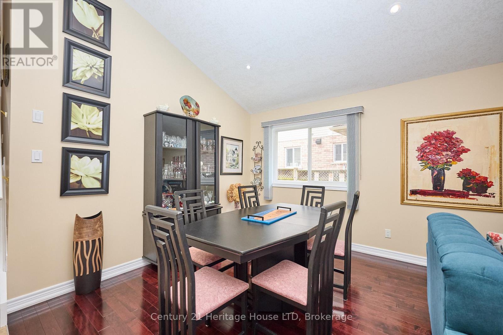 222 Dorchester Drive, Grimsby (Grimsby East), Ontario  L3M 5K8 - Photo 9 - X12708034