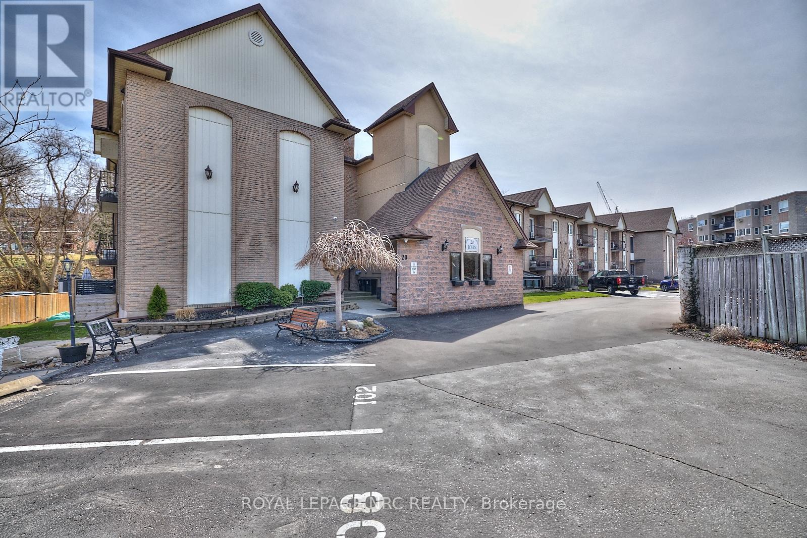 109 - 20 JOHN STREET, Grimsby, Ontario