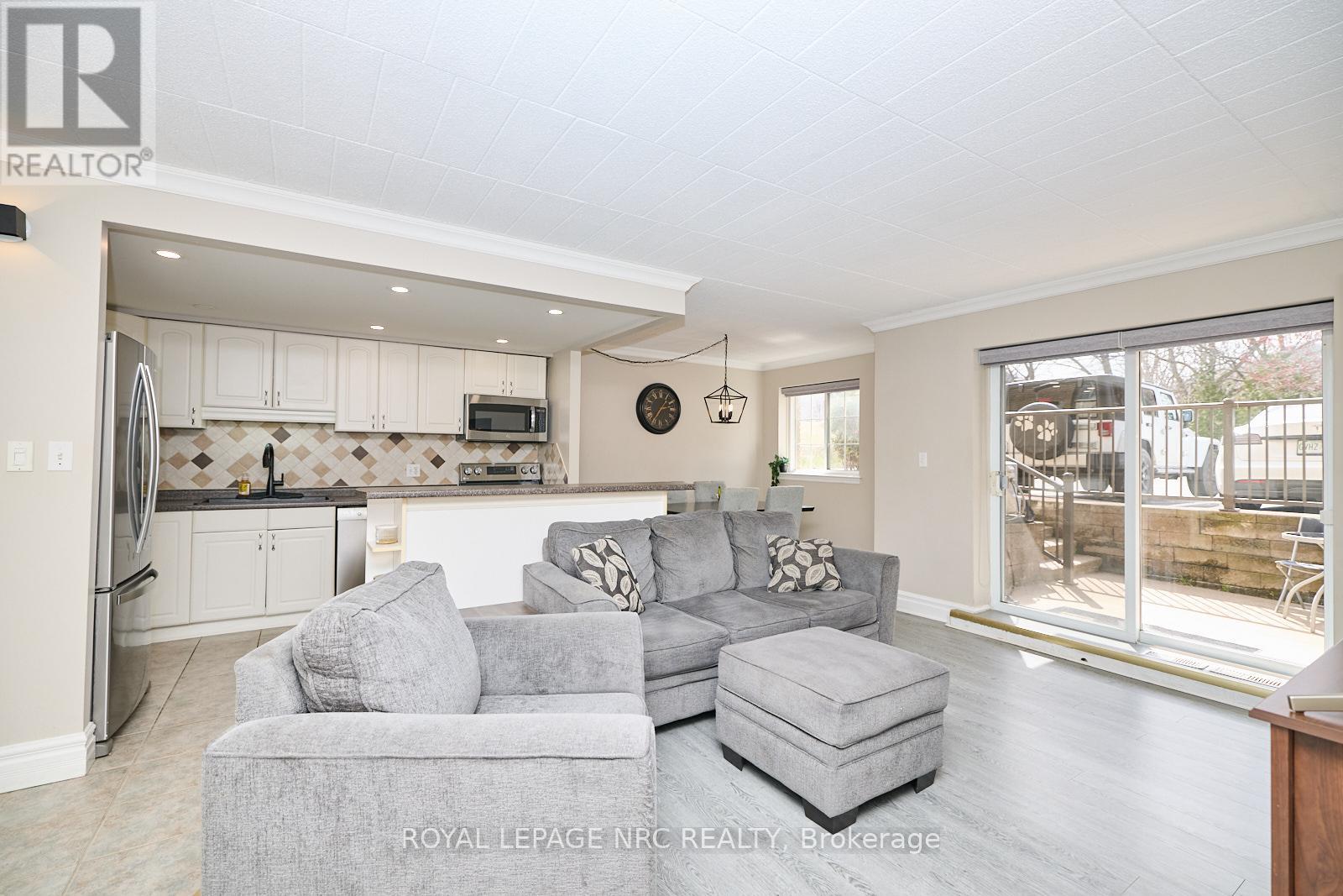 109 - 20 John Street, Grimsby, Ontario  L3M 1X5 - Photo 5 - X12708118