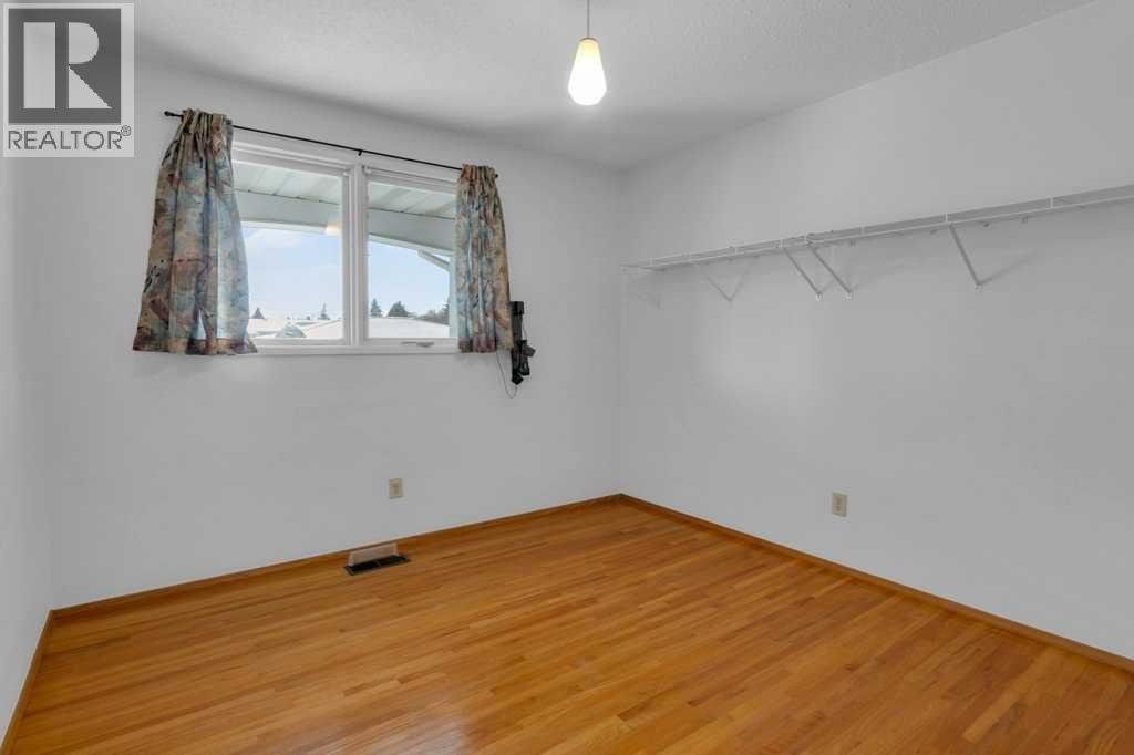 113 Brown Crescent Nw, Calgary, Alberta  T2L 1N4 - Photo 12 - A2277077