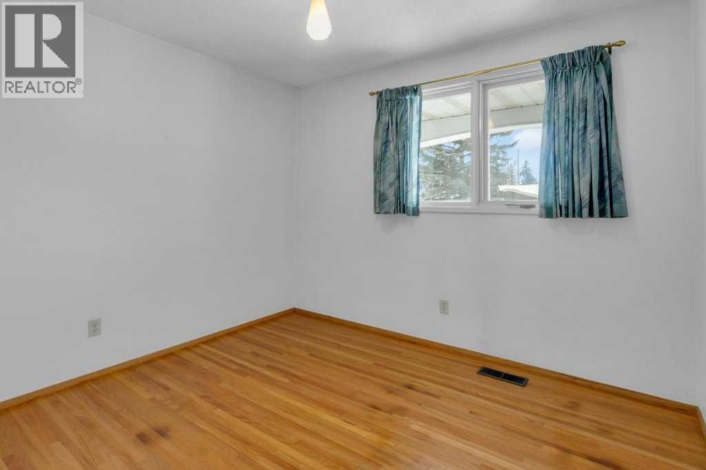 113 Brown Crescent Nw, Calgary, Alberta  T2L 1N4 - Photo 13 - A2277077