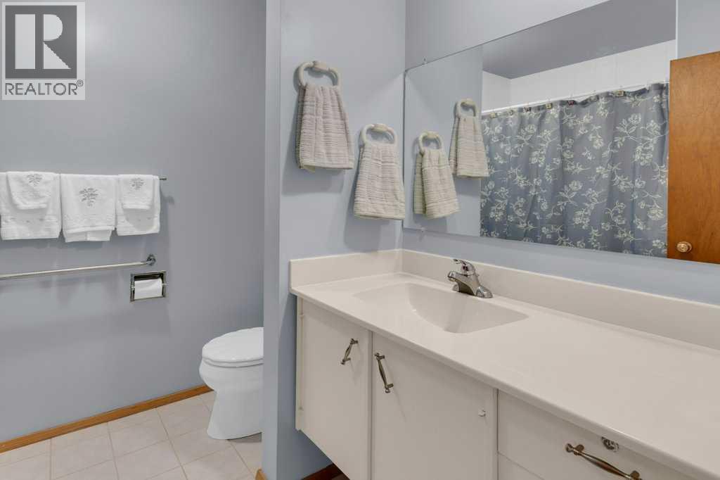 113 Brown Crescent Nw, Calgary, Alberta  T2L 1N4 - Photo 14 - A2277077