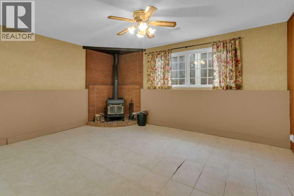 113 Brown Crescent Nw, Calgary, Alberta  T2L 1N4 - Photo 15 - A2277077