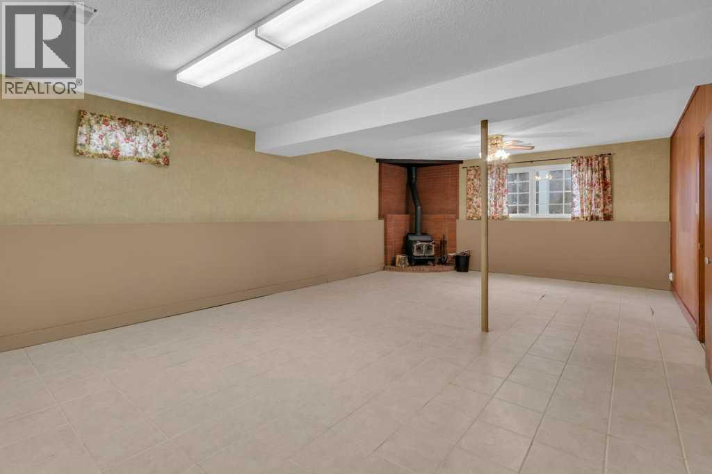 113 Brown Crescent Nw, Calgary, Alberta  T2L 1N4 - Photo 16 - A2277077