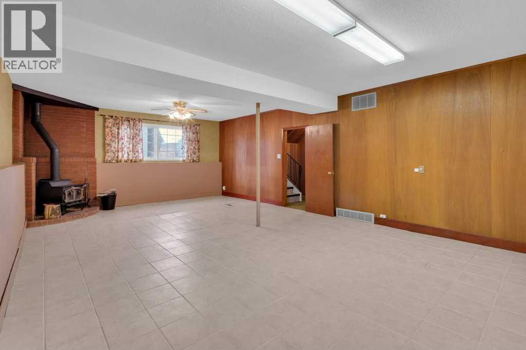 113 Brown Crescent Nw, Calgary, Alberta  T2L 1N4 - Photo 17 - A2277077