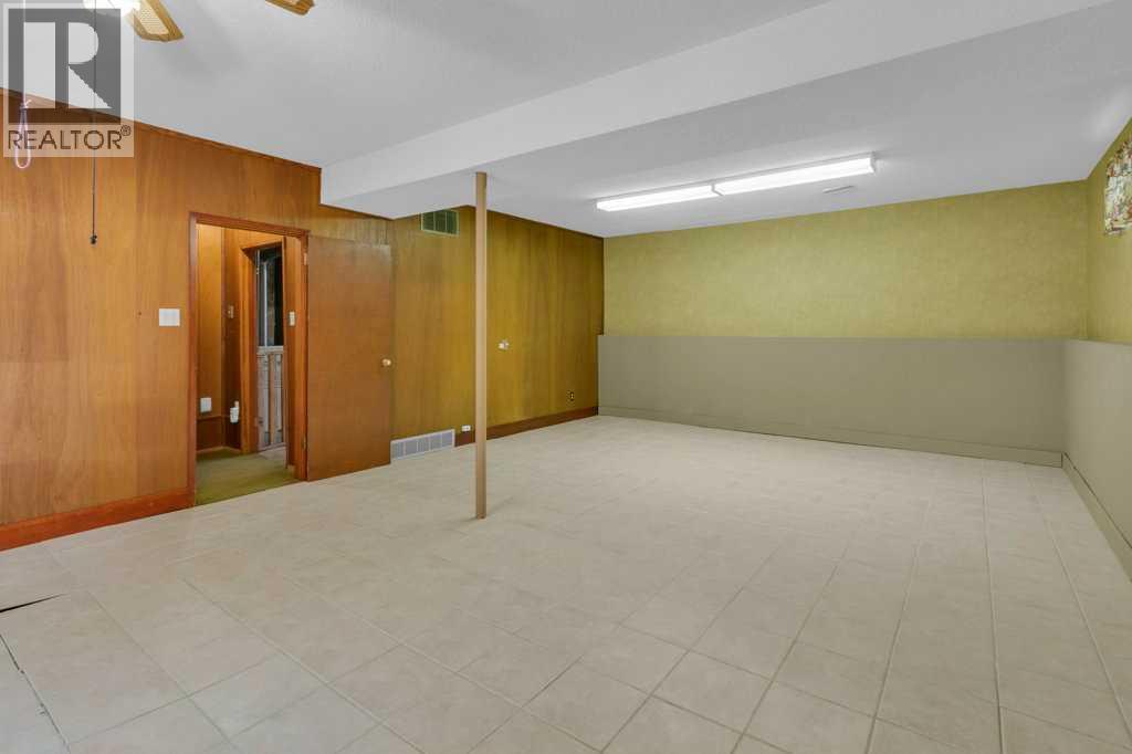 113 Brown Crescent Nw, Calgary, Alberta  T2L 1N4 - Photo 18 - A2277077