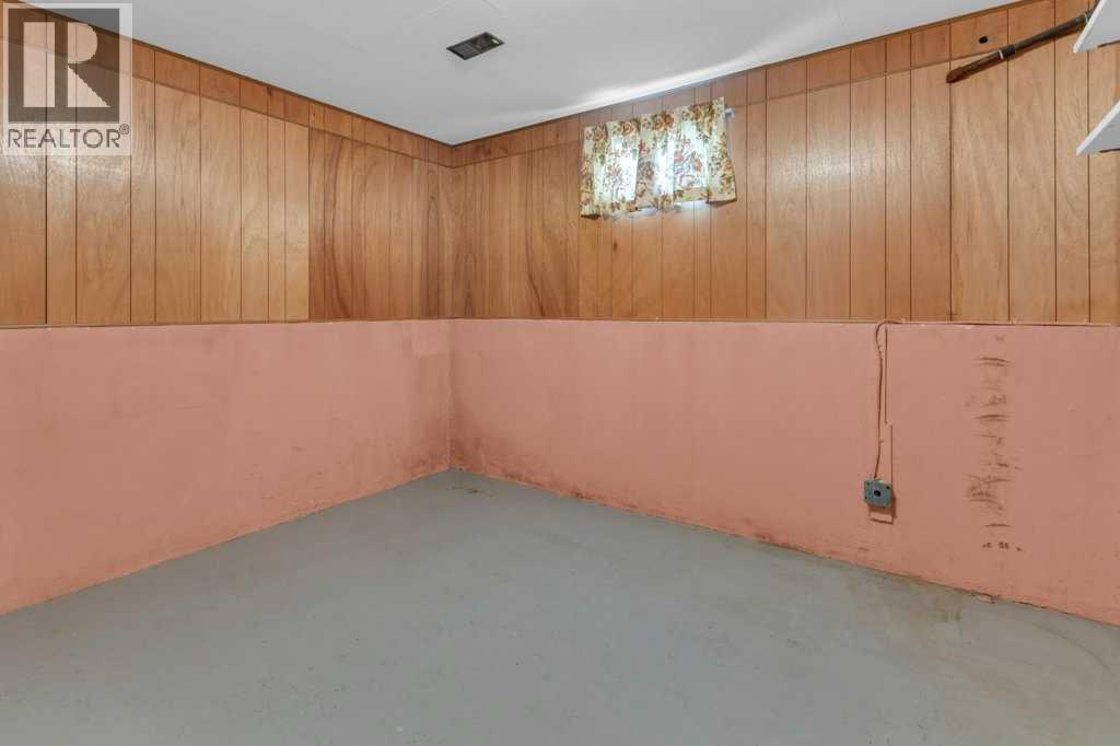 113 Brown Crescent Nw, Calgary, Alberta  T2L 1N4 - Photo 20 - A2277077