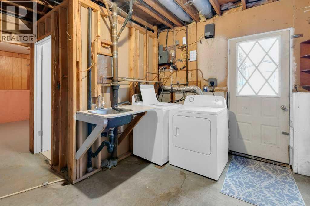 113 Brown Crescent Nw, Calgary, Alberta  T2L 1N4 - Photo 23 - A2277077