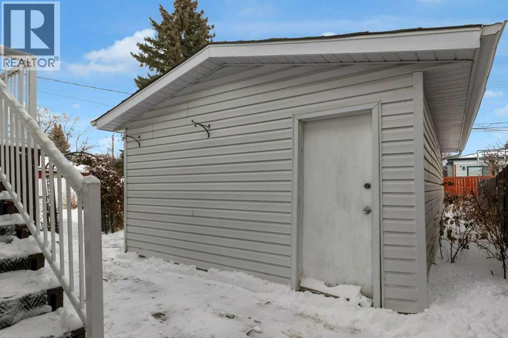 113 Brown Crescent Nw, Calgary, Alberta  T2L 1N4 - Photo 24 - A2277077