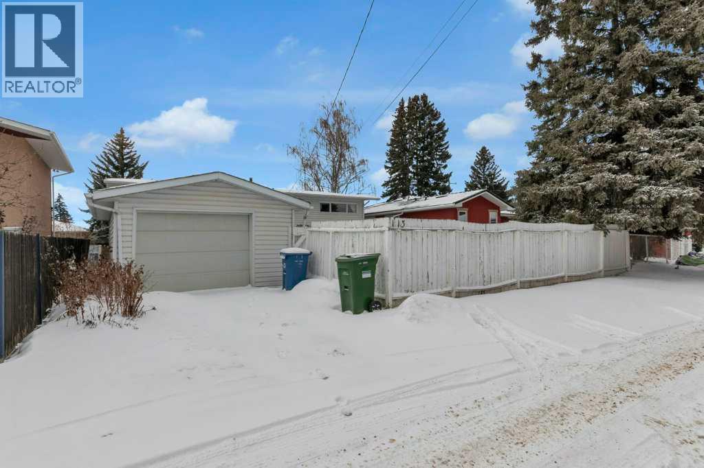 113 Brown Crescent Nw, Calgary, Alberta  T2L 1N4 - Photo 27 - A2277077