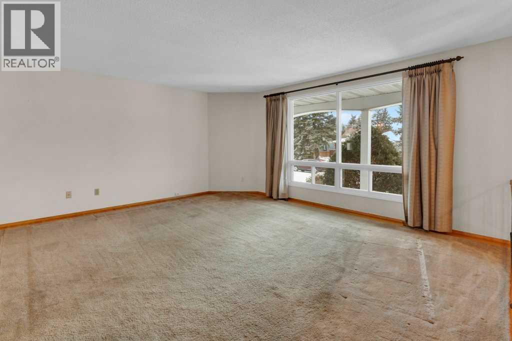 113 Brown Crescent Nw, Calgary, Alberta  T2L 1N4 - Photo 3 - A2277077