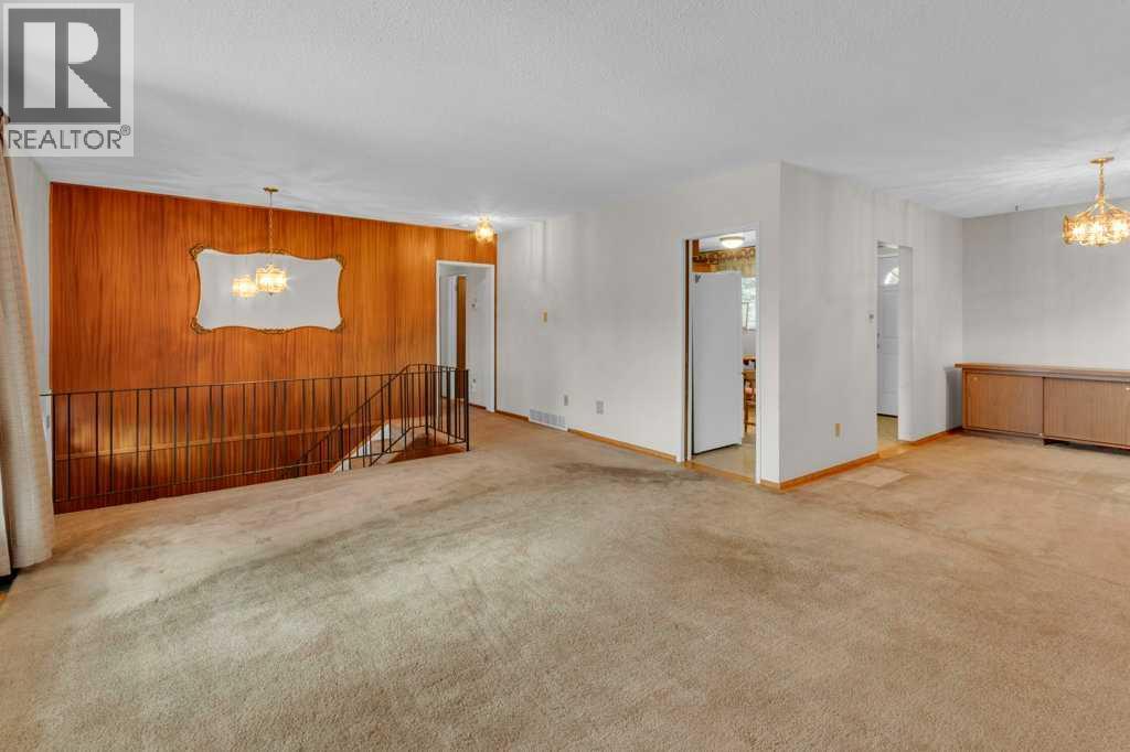 113 Brown Crescent Nw, Calgary, Alberta  T2L 1N4 - Photo 4 - A2277077