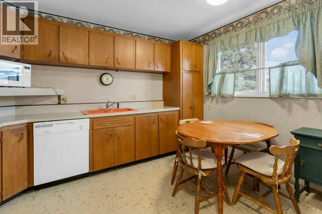 113 Brown Crescent Nw, Calgary, Alberta  T2L 1N4 - Photo 6 - A2277077