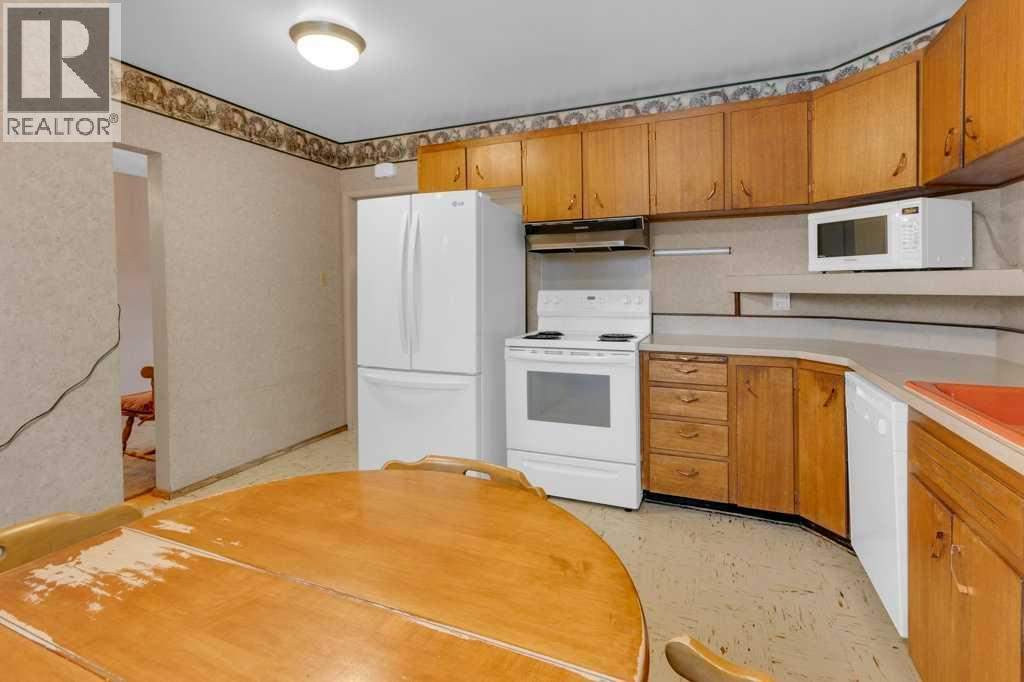 113 Brown Crescent Nw, Calgary, Alberta  T2L 1N4 - Photo 8 - A2277077