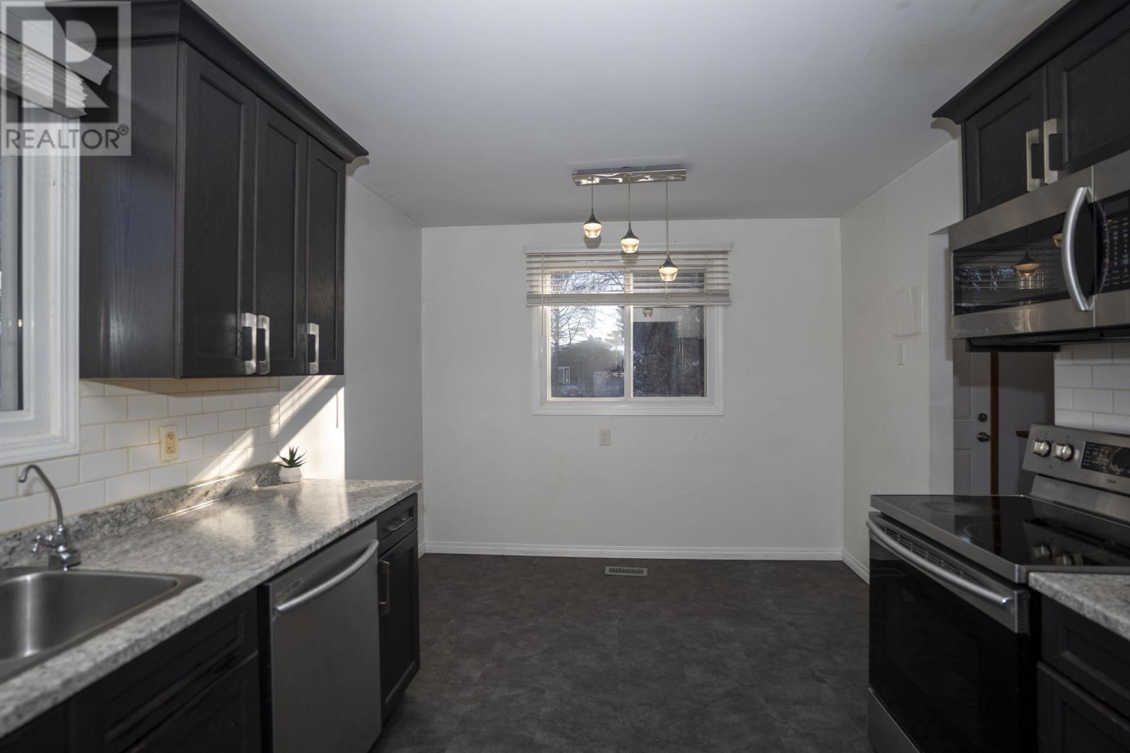 236 Fairbank Cres, Thunder Bay, Ontario  P7B 5L9 - Photo 12 - TB2600089