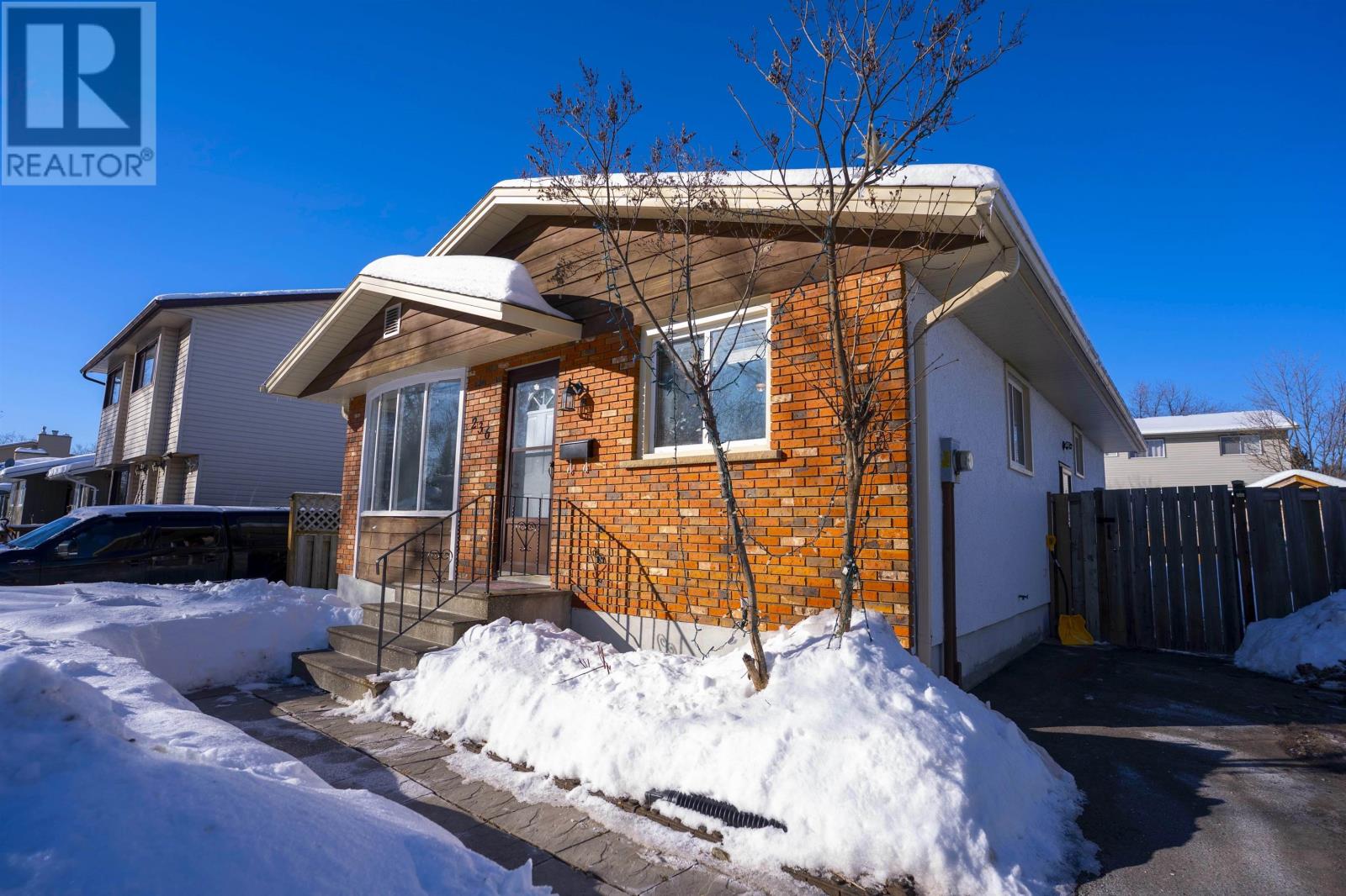 236 Fairbank Cres, Thunder Bay, Ontario  P7B 5L9 - Photo 2 - TB2600089