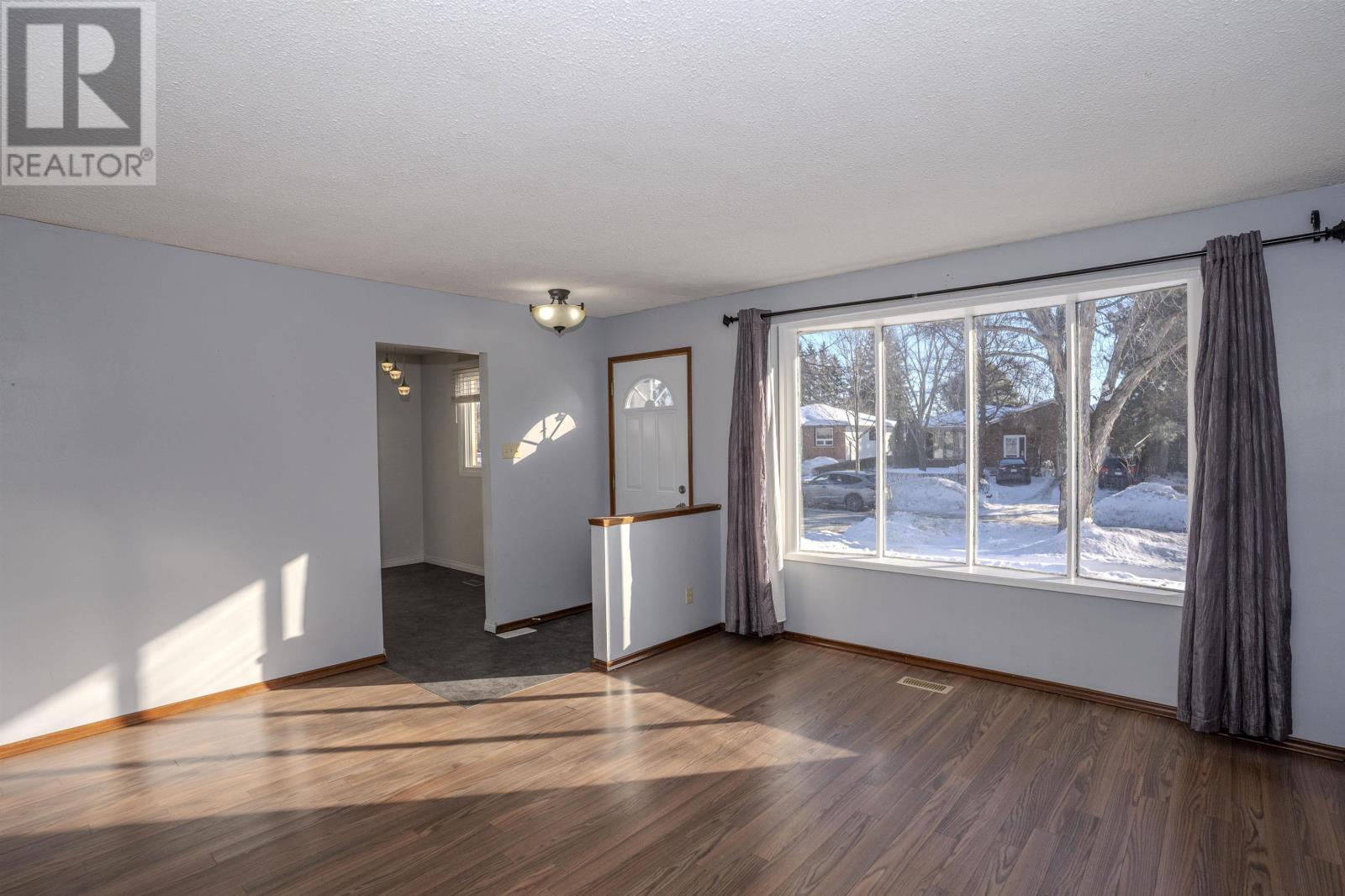 236 Fairbank Cres, Thunder Bay, Ontario  P7B 5L9 - Photo 4 - TB2600089