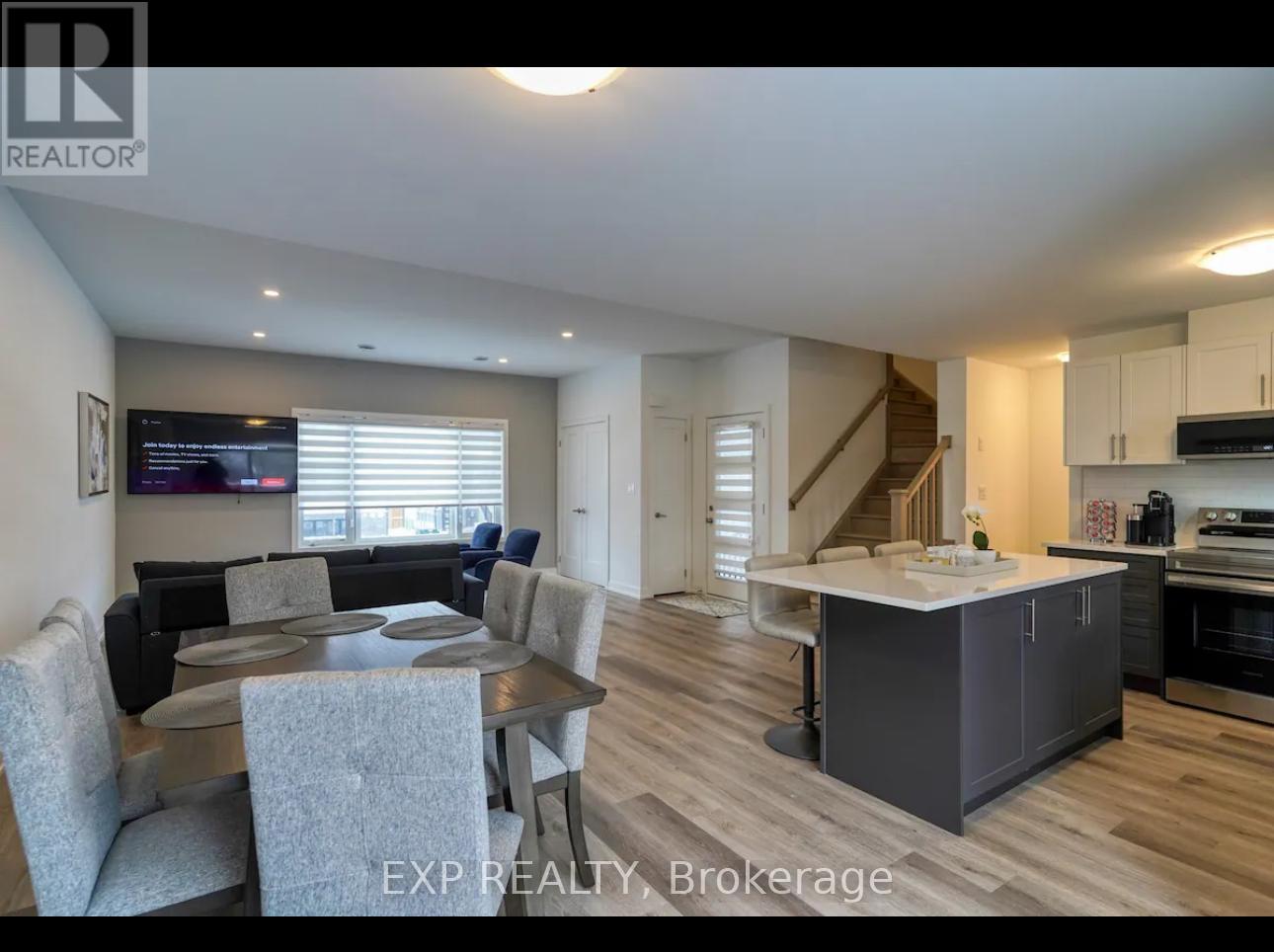 721 - 4263 Fourth Avenue, Niagara Falls, Ontario  L2E 0C2 - Photo 1 - X12647466