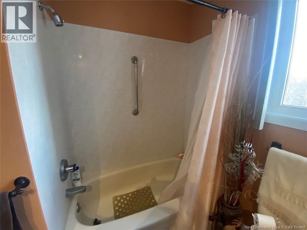 910 Saint-François Street, Edmundston, New Brunswick  E3V 4R2 - Photo 13 - NB132121