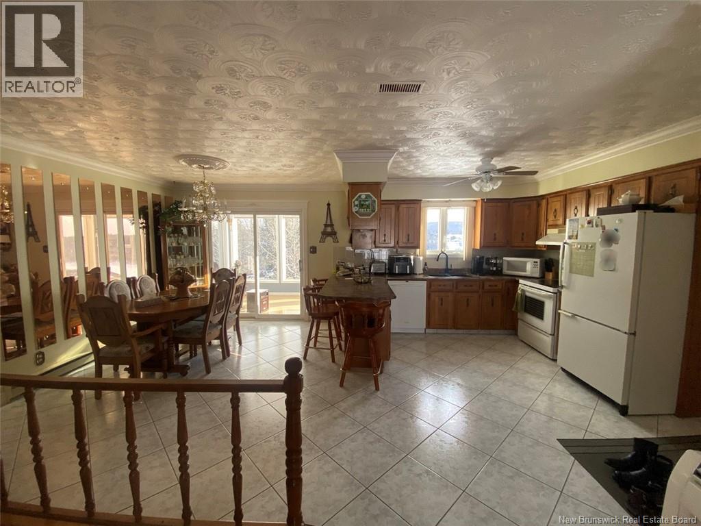 910 Saint-François Street, Edmundston, New Brunswick  E3V 4R2 - Photo 3 - NB132121