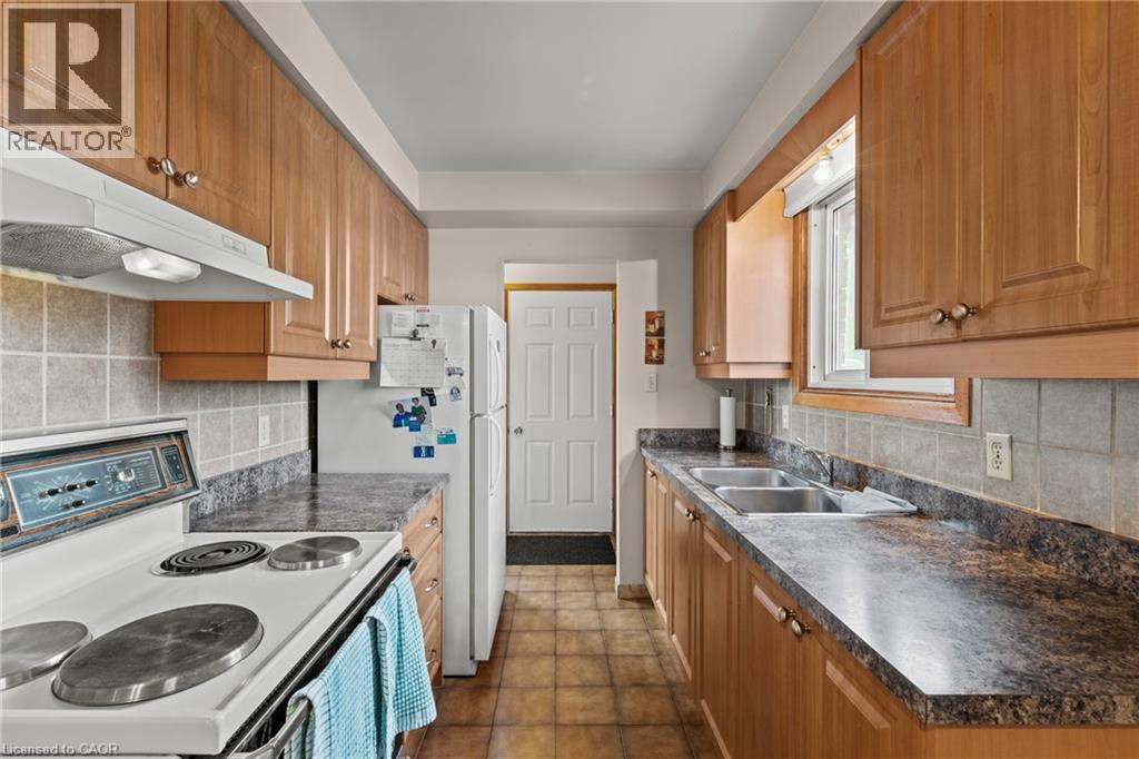 477 East 38th Street, Hamilton, Ontario  L8V 4G7 - Photo 10 - 40781458