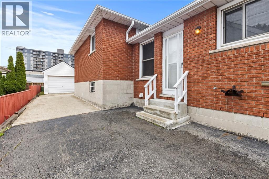 477 East 38th Street, Hamilton, Ontario  L8V 4G7 - Photo 3 - 40781458