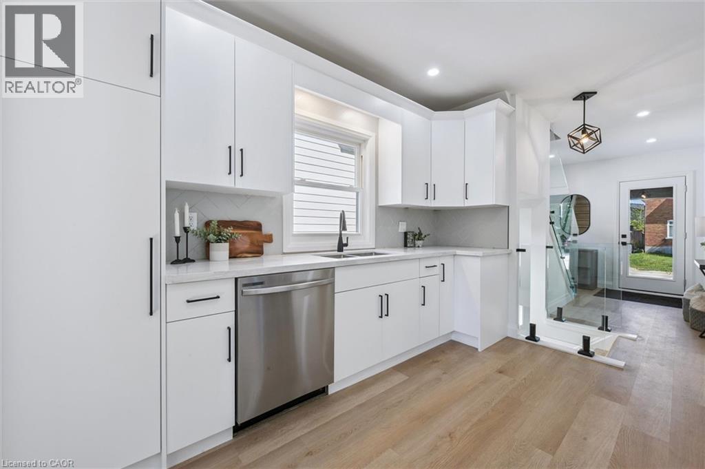 66 Trinity Street, Stratford, Ontario  N5A 4P4 - Photo 9 - 40790440