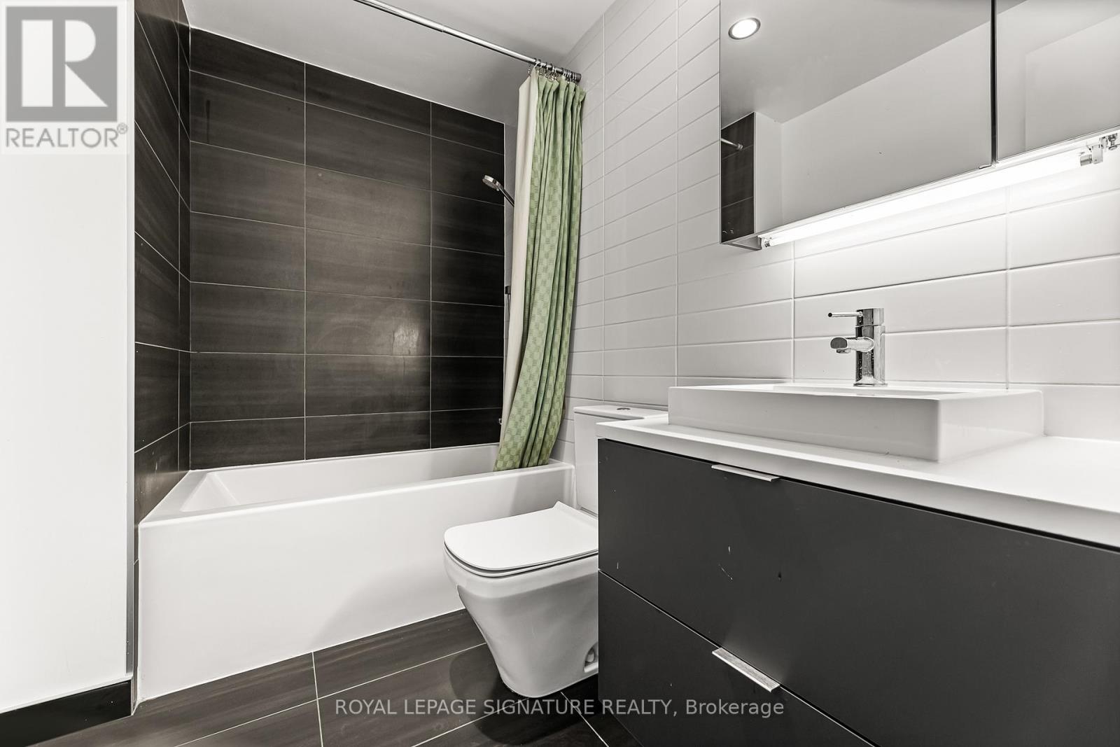 1805 - 170 Bayview Avenue, Toronto, Ontario  M5A 0M4 - Photo 5 - C12708054