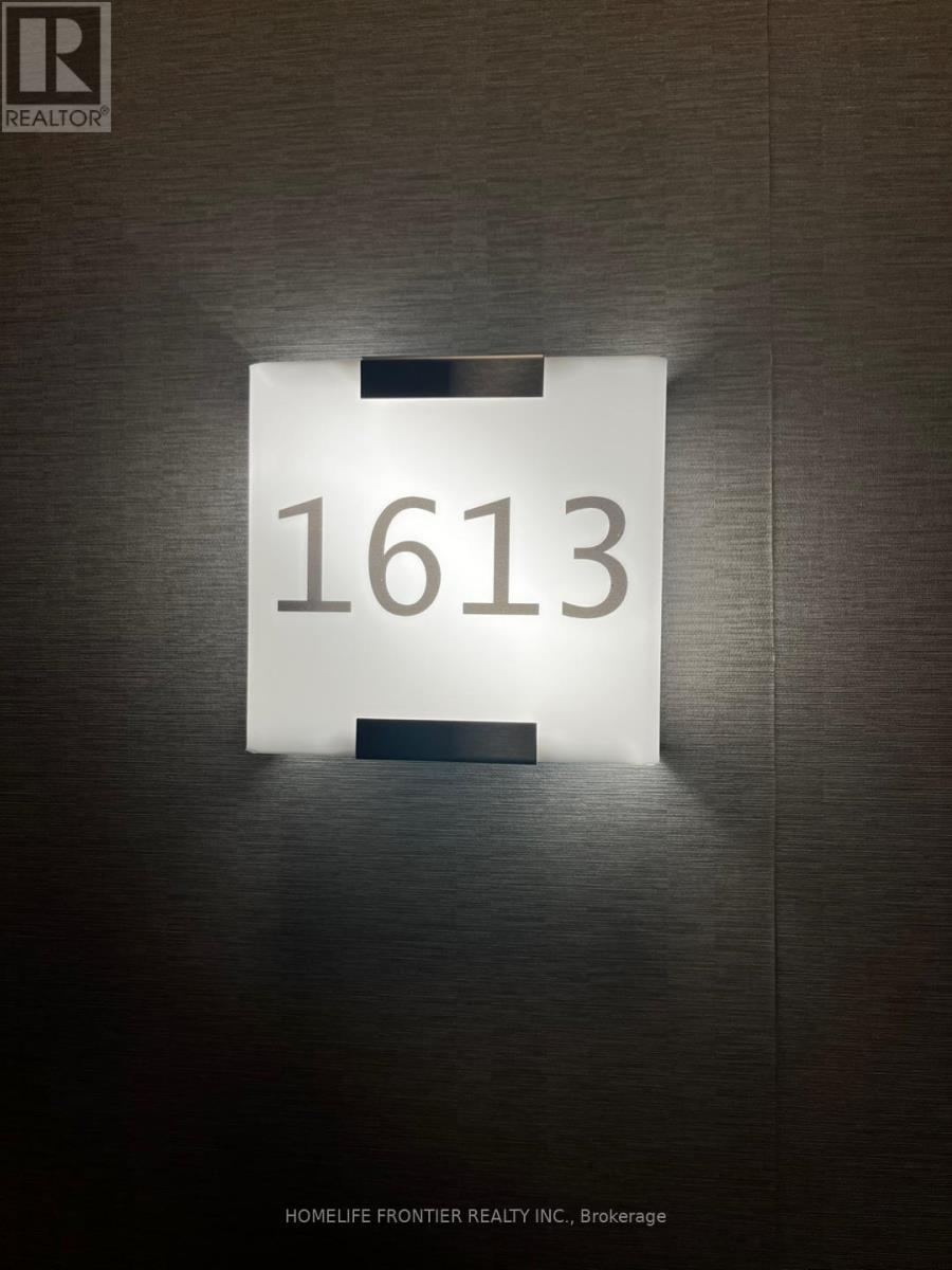 1613 - 210 Simcoe Street, Toronto, Ontario  M5T 2W5 - Photo 3 - C12708100