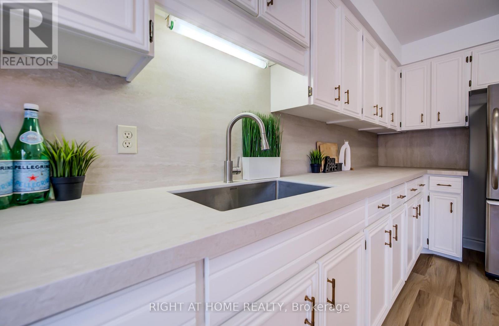 51 Burnt Bark Drive, Toronto, Ontario  M1V 3J6 - Photo 10 - E12708064